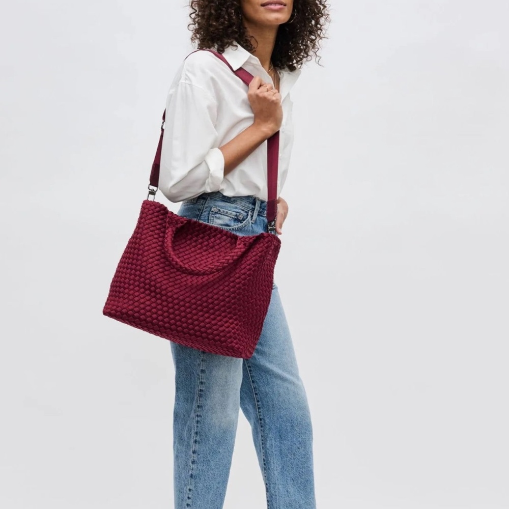 NWT Medium St Barth’s Tote with Pouch in Wine